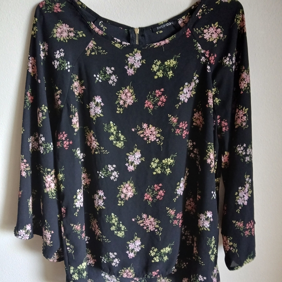 Papermoon Hi-low Floral Blouse Size Medium top - Picture 2 of 9
